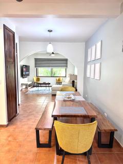 Gorgeous Three Bedroom Townhouse - Coco - 8