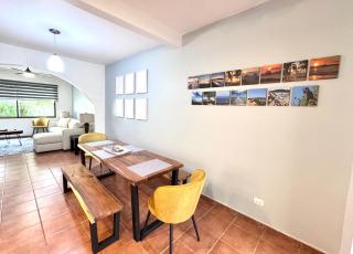 Gorgeous Three Bedroom Townhouse - Coco - 1