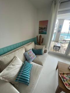 FLCbm- Premium-Beach-2 Rooms-Clim-Terace-Lift-Box - 4