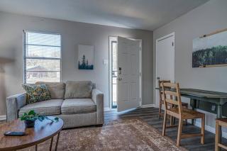 Serene Simplicity Close To I-55 Graceland Airport - 7