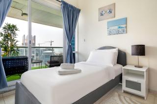 Stylish 3BR Apartment in JLT with Pool, Gym & Free Parking - 7