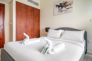 Stylish 3BR Apartment in JLT with Pool, Gym & Free Parking - 2