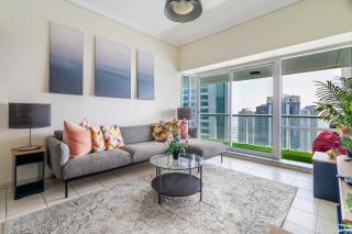 Stylish 3BR Apartment in JLT with Pool, Gym & Free Parking - 9