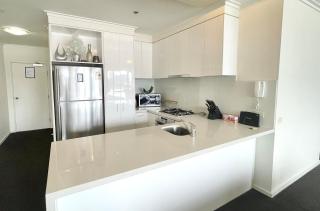 Stylish, City Views - Apartment with Balcony Opposite Casino and MCEC - 3