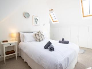 The Studio House-Design Garden Pass The Keys - 5