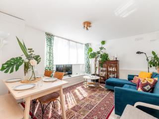 Pass the Keys Charming Tranquil 2 BR Kingston Escape London - 9