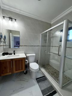 Luxury Haven- Near AC Marriott Hotel Kingston - 1