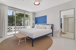 Roami at 250 Collins - 7