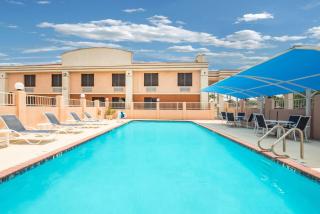 Days Inn by Wyndham McAllen - 7