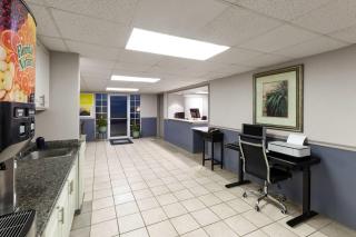 Days Inn by Wyndham Mountain Home - 4