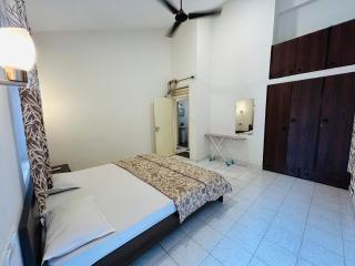 The golden villa - 9