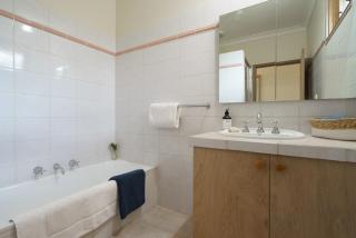 Country Home Stay, Animals, 2 Properties Sleeps 17 - 1