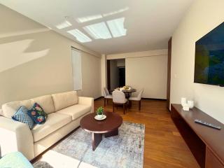 Elegant and Sunny New 2 Bedrooms Excellent Location - 0