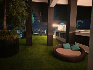 Modern 3BR w Panoramic Ocean Views Sleeps 10 A29 - George Town - 8