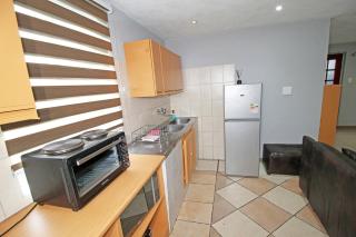 Comfortable 2 Bedroom Flat in Germiston with WI-FI - 6