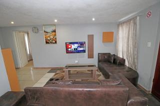 Comfortable 2 Bedroom Flat in Germiston with WI-FI - 1