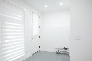 5003R New Luxury Walkout Suite Near Calgary University - 5