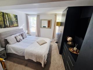 Whitchurch Clock Tower Apartment - 1