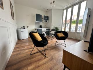 Le Petit Albert - hyper central design studio - 0