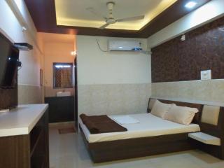 Hotel Gokul - 2