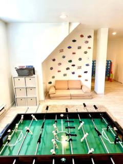 Pocono Mountain Escape - Steps to Lake- Hot Tub - Games- 9 Mins to Ski Slopes! - 1