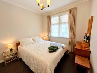 The Signal - Stylish Deco Apt with Deck and Marina View - 5
