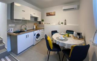 Awesome Apartment In Karlobag With House Sea View - 9