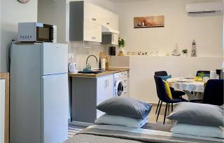 Awesome Apartment In Karlobag With House Sea View - 3