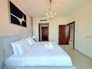 Urban Retreat 1BR with Pool & Burj Glimpse - 0