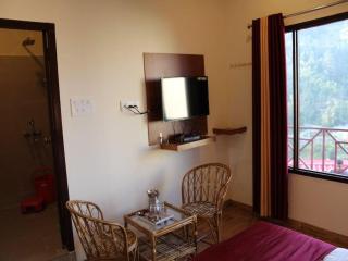 Aurevelle Kastura Resort - 5 Min from Surkhanda Devi Temple # Mountain View Rooms # Himalayan View Resort - 3
