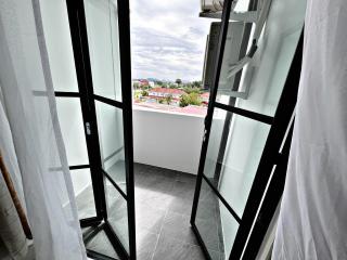 Modern 2-Bedroom Escape - 4