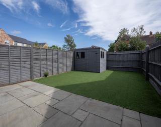 Cozy Central Gloucester 3 Bed with Free Parking - 8