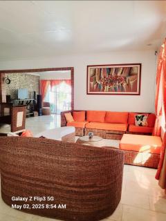 Casa Meyer's BF Homes International House for rent with pool and Jacuzzi - 9