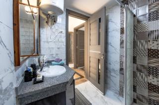 Elegant Sea View Apartment - 5