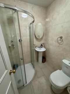 Chique One Bedroom Apartment with Tranquil Sanctuary - 9