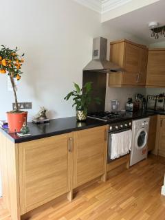 Chique One Bedroom Apartment with Tranquil Sanctuary - 4