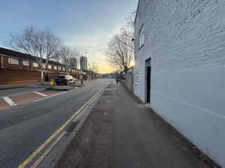 38LYW Large Ensuite Room - Stratford, London - 8