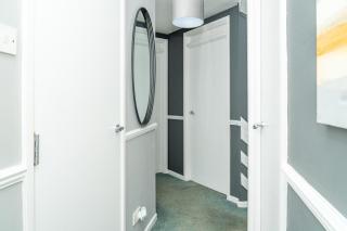Elegant 5Bed Home with Free Parking at City Centre, Sleeps 10 - 5