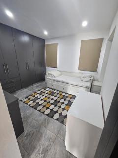 Great Escape -Holiday House - 9