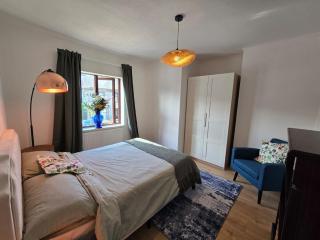 Selene Apartment in Heart of Glastonbury - 9