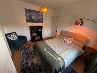 Selene Apartment in Heart of Glastonbury - 4