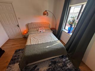 Selene Apartment in Heart of Glastonbury - 8