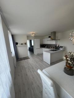 Luxurious 4-room apartment in a new building in the city center - 7