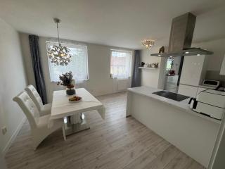 Luxurious 4-room apartment in a new building in the city center - 4