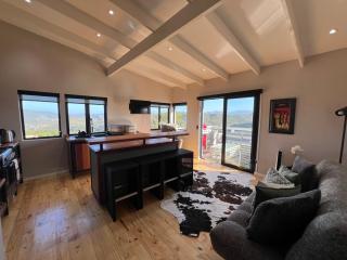 Ricky's Valley View Holiday Home - 2