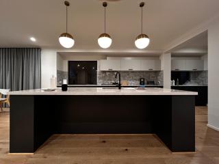 Entire Luxury Home-Group or Family Traveling Retreat - 5