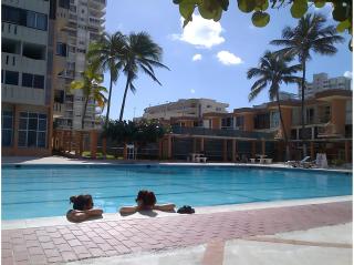 Condado Beach 2-Bedroom 2-Bathroom Apartment with Beachfront Pool - 1