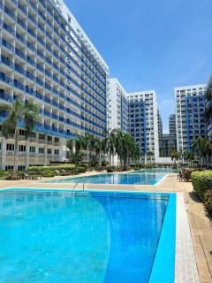 New Cozy 2-bedroom deluxe condo for 5 pax in MOA - 8