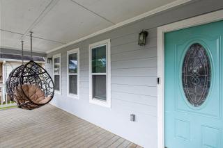 Spacious Family Retreat Near Airport home - 8
