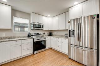 Spacious Family Retreat Near Airport home - 6